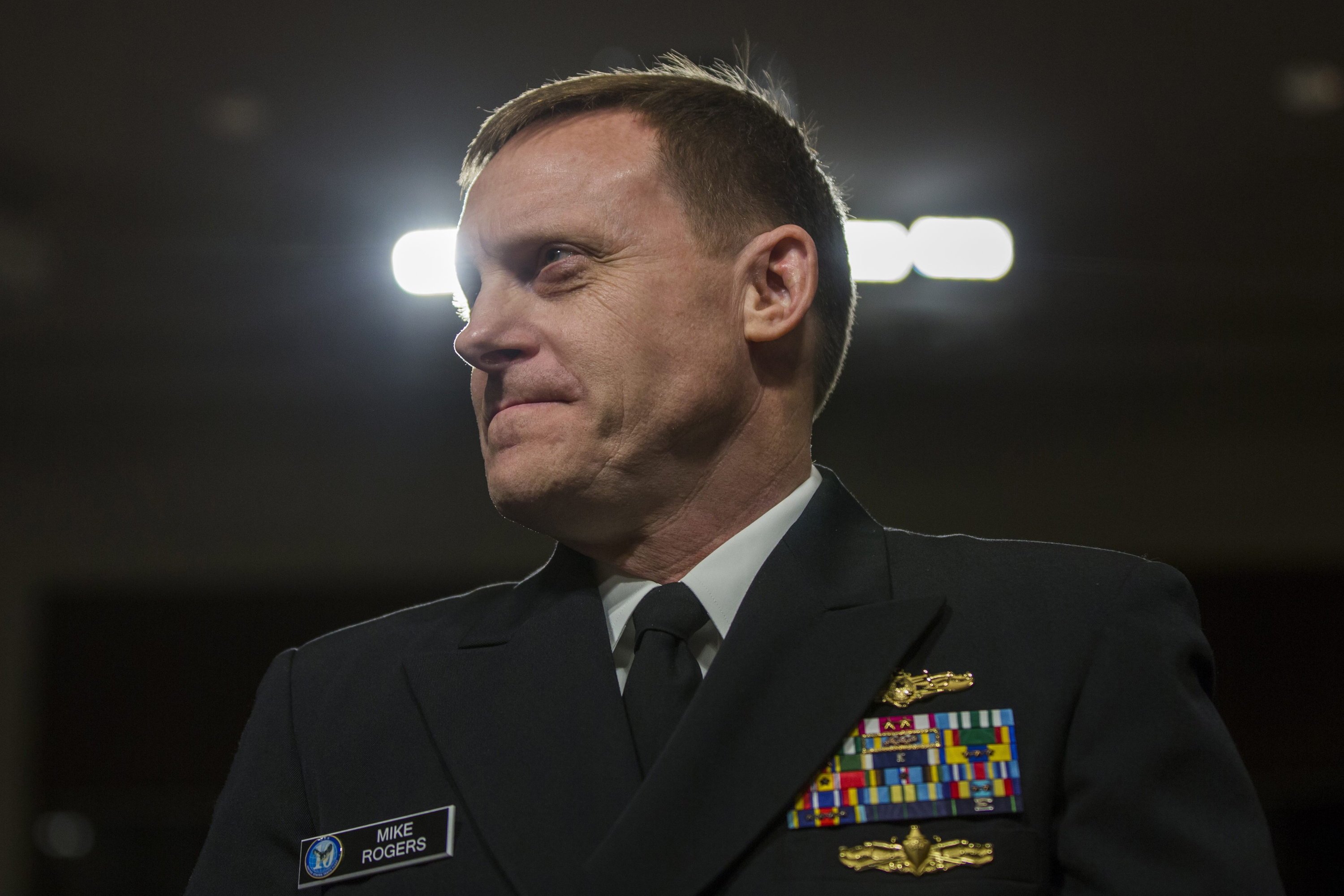 Admiral Mike Rogers ist nicht nur Direktor der NSA, sondern auch Cyber Command der US-Streitkräfte. Er gibt somit bei den Cybertruppen der U.S. Army, des Marine Corps und der Air Force den Ton an.