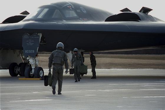 Der B-2 von Northrop Grumman ist bislang der modernste Langstreckenbomber der U.S. Air Force. Sein Nachfolger, der LSR-B, soll nur halb so groß sein und 80 Jahre lang seinen Dienst ausüben. 