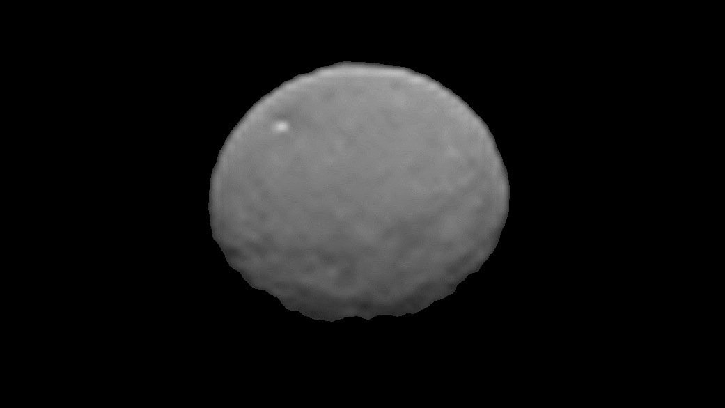 Diese bearbeitete Aufnahme des Zwergplaneten Ceres vom 25. Januar 2015 wurde mit der deutschen Kamera an Bord der amerikanischen Dawn-Sonde erstellt. Die Sonde befand sich dabei 237.000 Kilometer von Ceres entfernt.