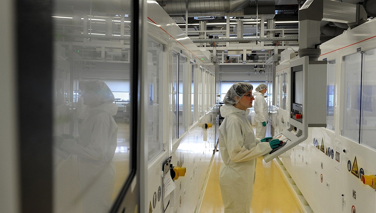 Solarzellenfertigung bei Solarworld im sächsischen Freiberg: Der Zubau neuer Solaranlagen in Deutschland ist 2014 weiter eingebrochen.