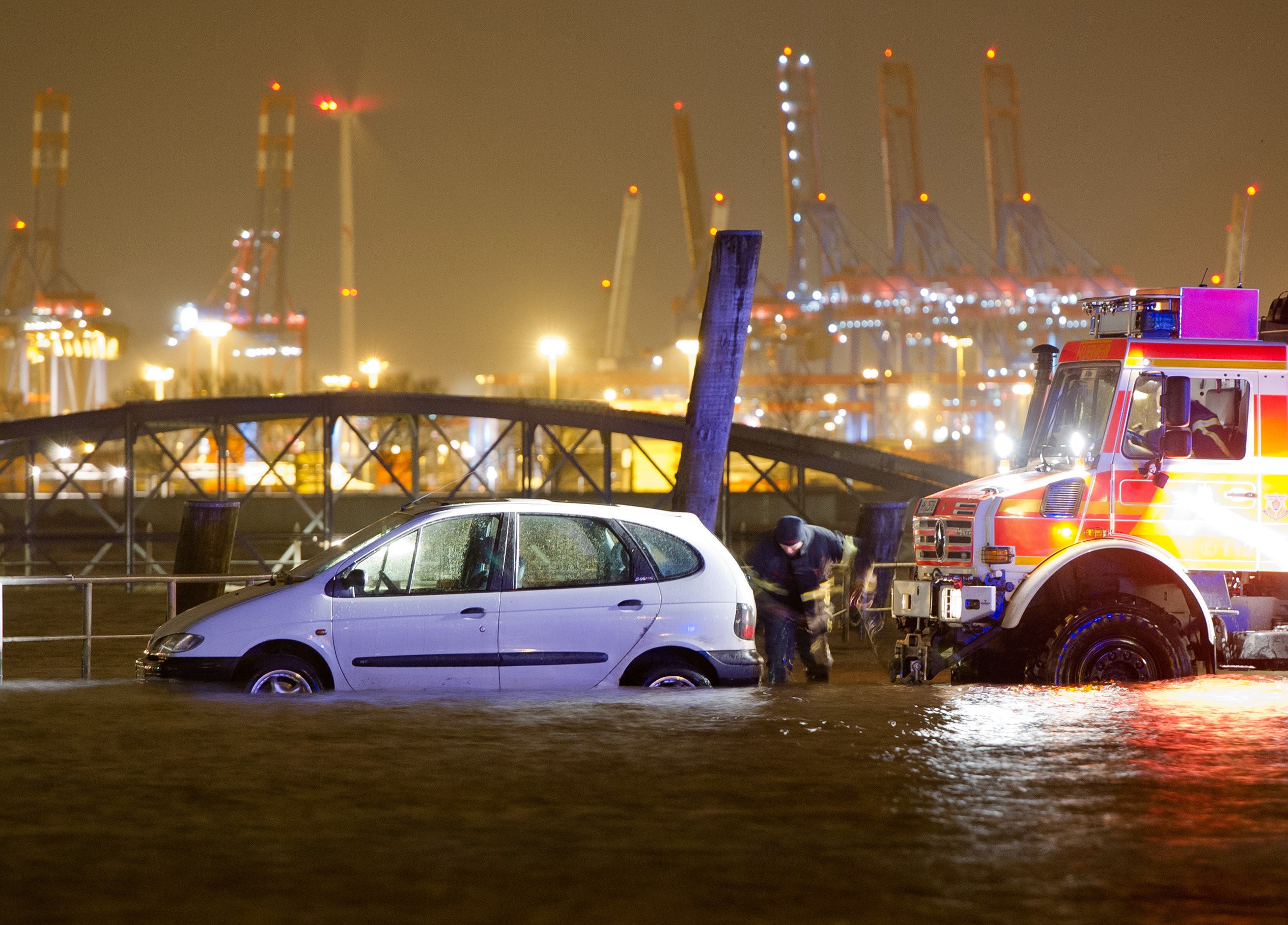 Hochwasser am Fischmarkt in Hamburg Anfang Januar 2015: Forscher des Washingtoner World Resources Instituts sehen in Deutschland knapp 80.000 Menschen als vom Hochwasser bedroht an. 