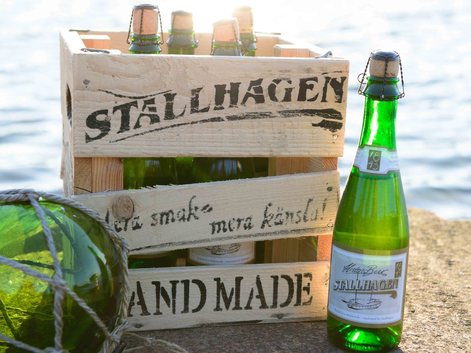Die finnische Brauerei Stallhagen braut das 175 Jahre alte Bier nach. Die erste Flasche versteigerte sie für 850 Euro.
