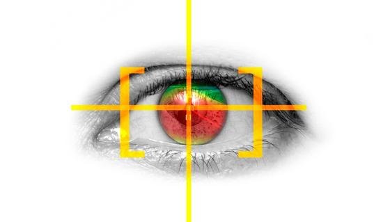 Opel-Ingenieure und Darmstädter Wissenschaftler haben ein Eye-Tracking-System entwickelt, das es Autofahrern künftig ermöglicht ihre Scheinwerfer mit den Augen zu lenken. 