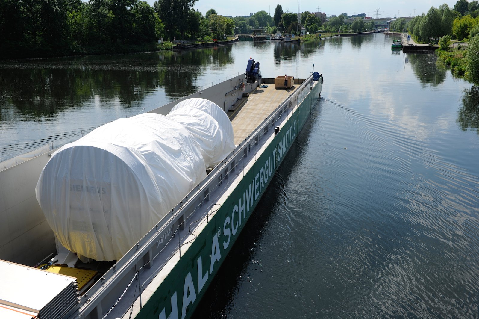 Über Wasserstrassen transportierte der Schwergutshuttle seine 