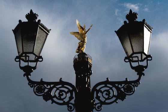 Superkapazitatoren könnten zukünftig auch in Straßenlaternen zum Einsatz kommen. Tagsüber speichern sie den Strom aus Solarzellen für den Betrieb in der Nacht.