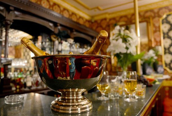 Heutiger Champagner enthält weniger Kupfer und weniger Zucker, als die aus der Ostsee geborgenen 170 Jahre alte Tropfen – aber mehr Alkohol.