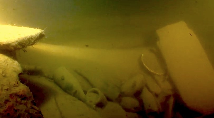 Ein Schiffswrack, das um 1840 in der Ostsee vor den finnischen Åland-Inseln versunken war, wurde 2010 geborgen. Gefunden wurden auch 170 Jahre alte Flaschen mit Bier und Champagner. Der Schaumsekt wurde jetzt wissenschaftlich untersucht. 