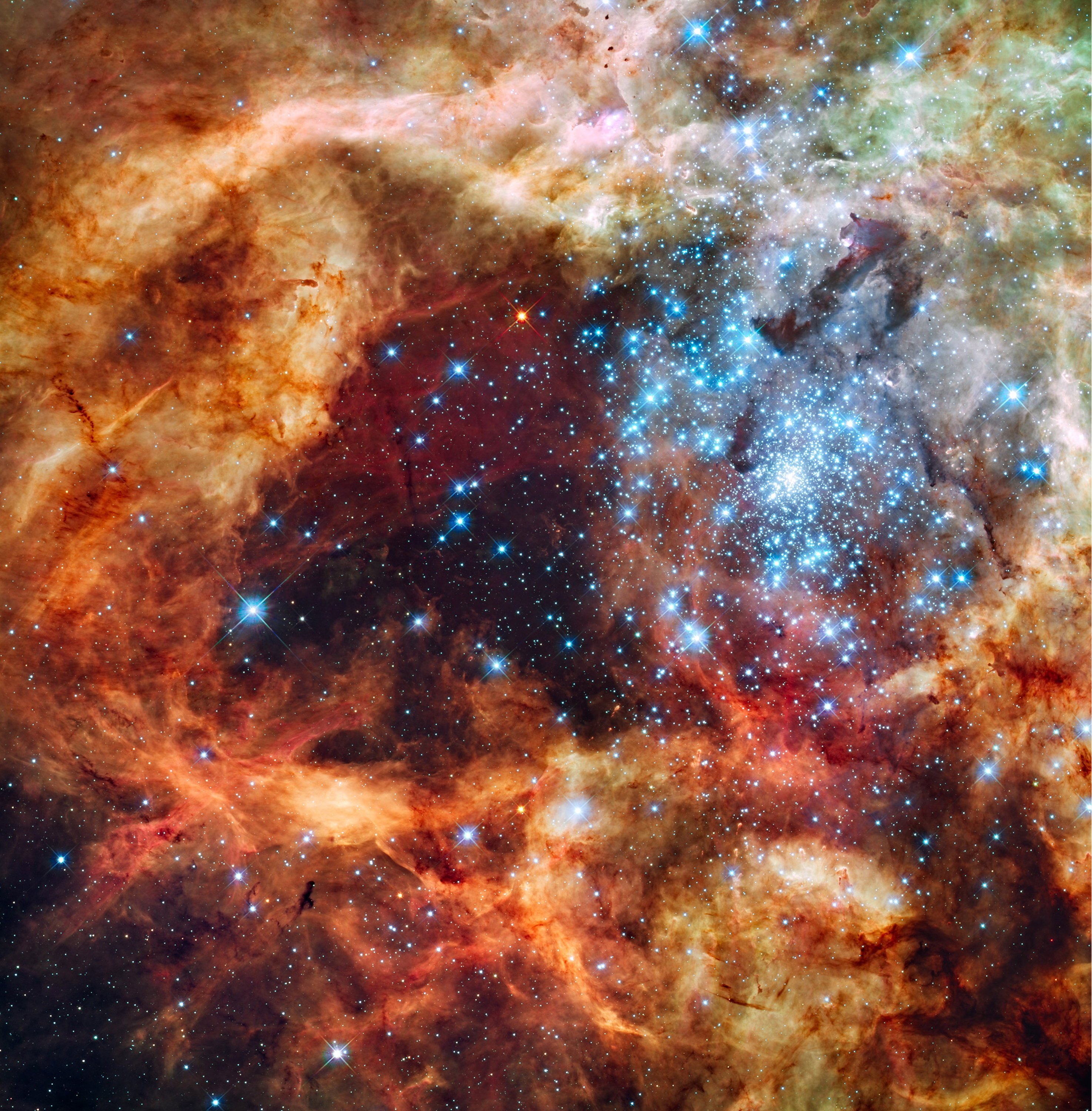 Blick auf R136: Der sogenannte Supersternhaufen befindet sich inmitten des Tarantelnebels in der Großen Magellanschen Wolke. 