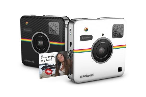 Nostalgie und Moderne vereint: Die Socialmatic von Polaroid kann Fotos direkt ausdrucken und gleichzeitig im Internet posten.