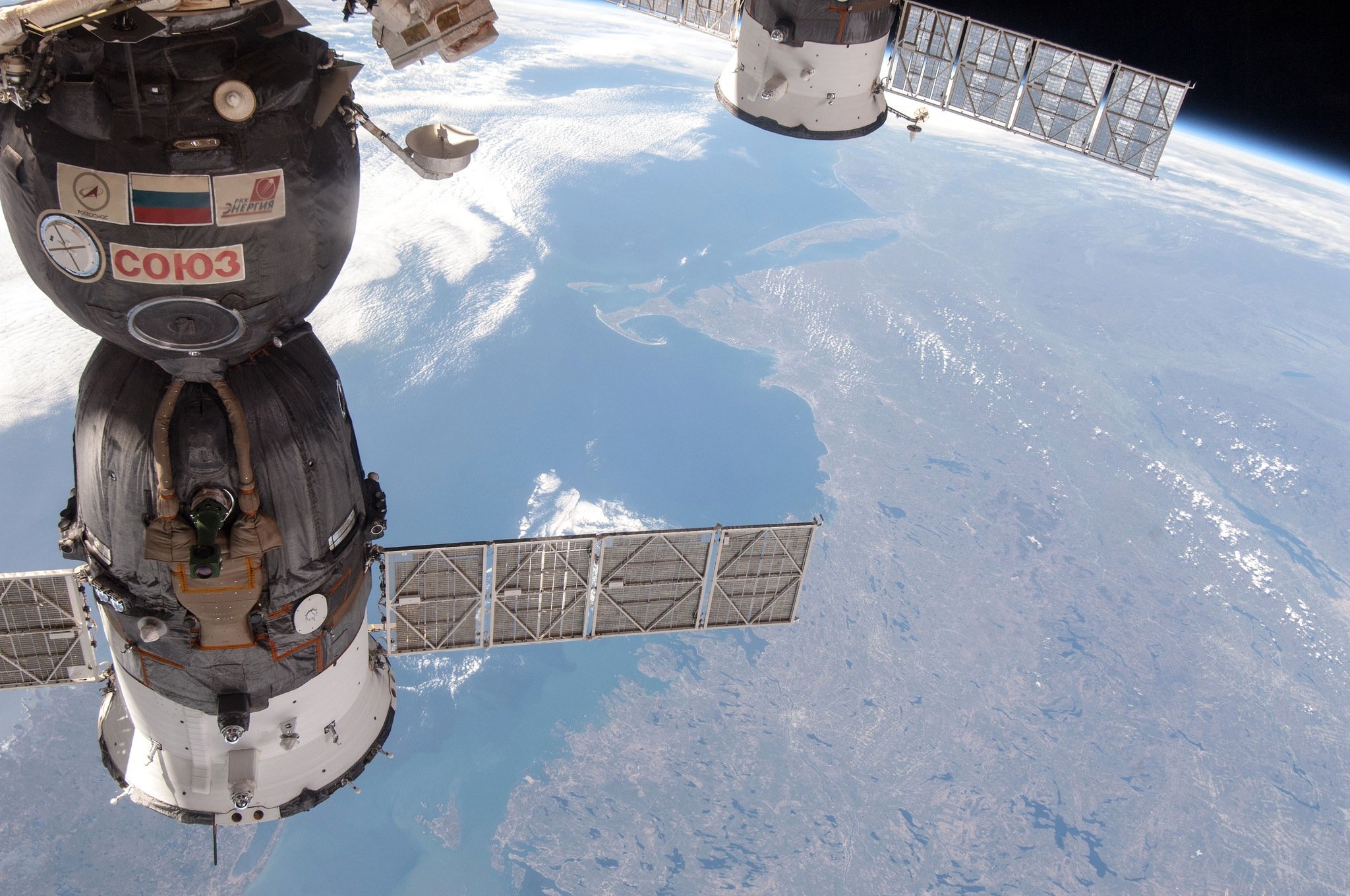 Eine an der ISS angekoppelte Sojus-Kapsel: Die Russen versorgen die ISS laufend mit Material. Diesmal ging der Transport mit einer Progress-Kapsel M-27M schief.