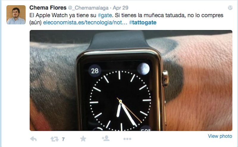 Unter dem Hashtag #tattogate auf Twitter diskutieren Käufer der Apple Watch, dass die Uhr bei tätowierter Haut Probleme bei der Pulsmessung hat.