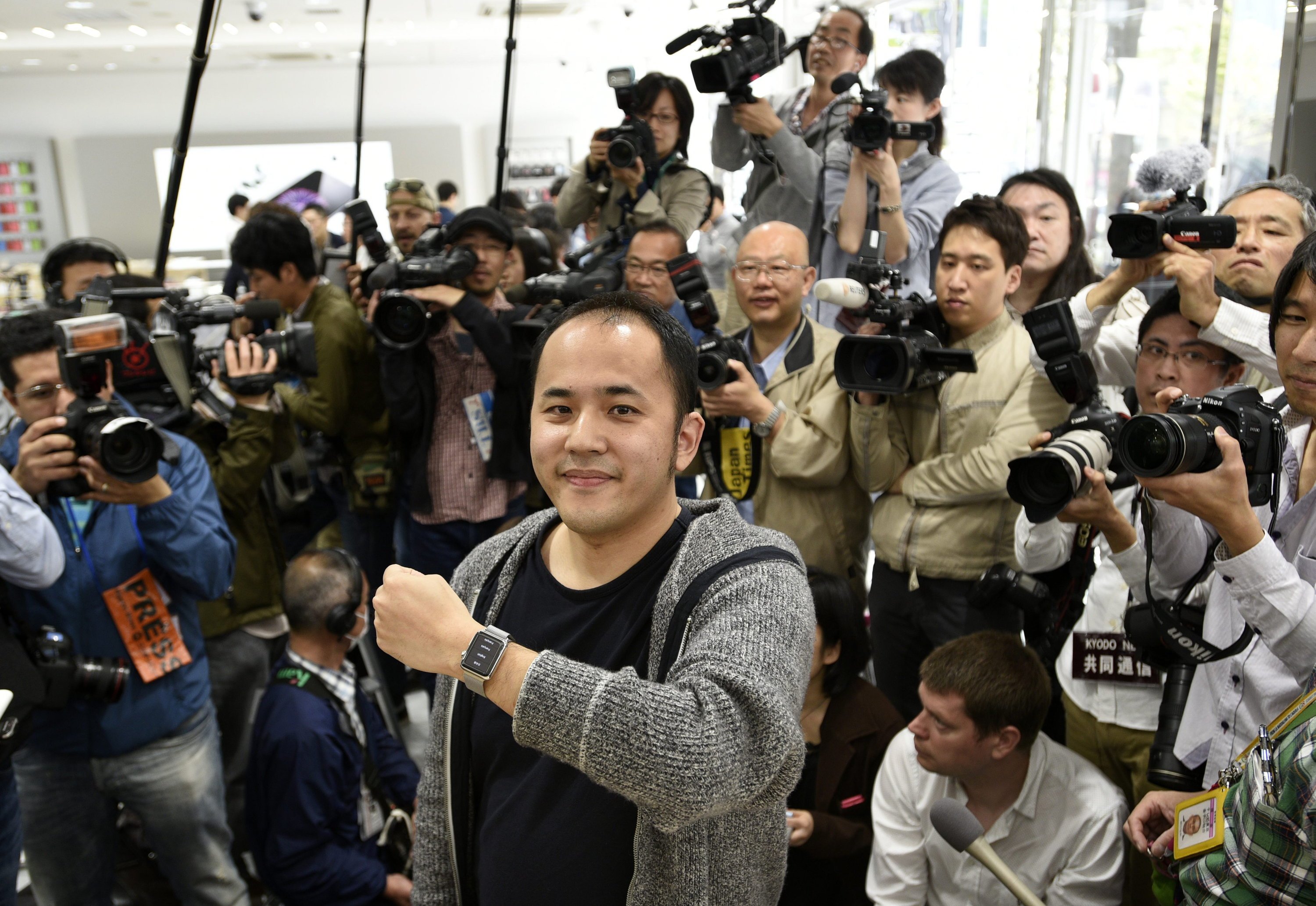 Erster Käufer einer Apple Watch in Tokio: Jetzt stellt sich heraus, dass die Uhr auch ihre Macken hat.