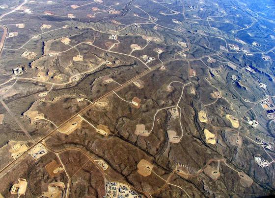 Fracking-Gebiet in Wyoming: In den USA werden täglich rund drei Millionen Barrel (169 Liter) Erdöl durch Fracking gefördert. 