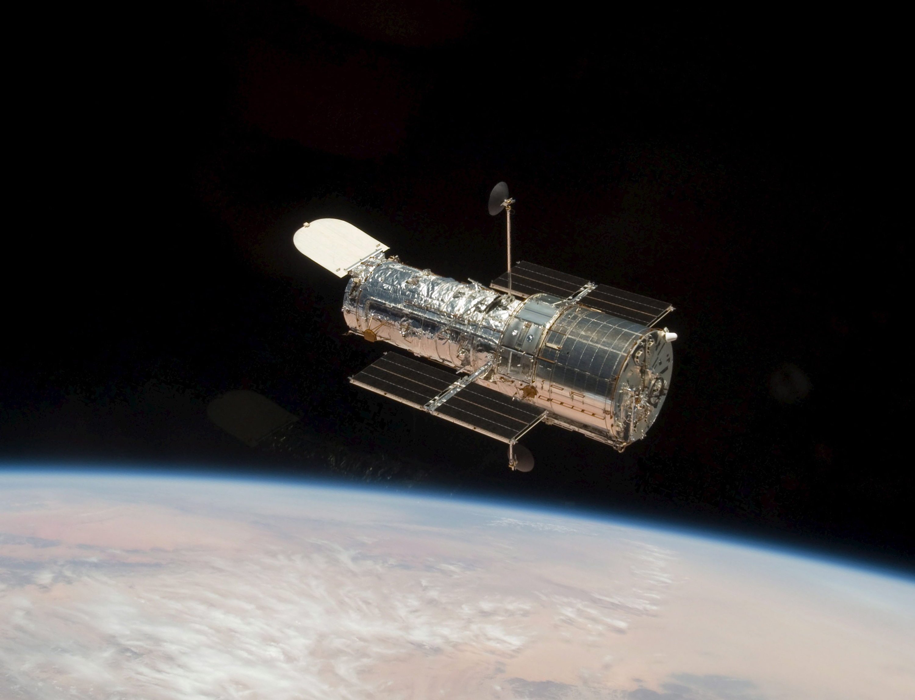 Aufnahmen des Weltraumteleskops Hubble, das gerade 25. Geburtstag hatte,  brachten die Forscher auf die Spur der Methusalem-Galaxis.