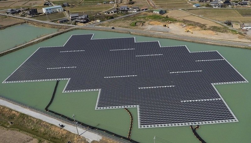 Solarpark auf dem See Nishihira: Gemeinsam mit dem Solarpark Higashihira liefert er pro Jahr 3,3 Millionen kWh Strom. 