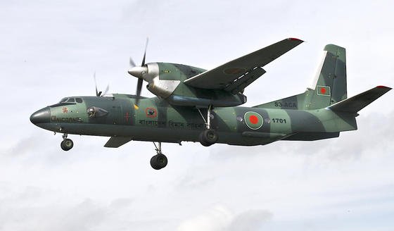 Eine Antonov AN-32 der Bangladesh Air Force: In der Weiterentwicklung soll die Maschine ein gläsernes Cockpit, Triebwerke von Pratt & Whitney sowie US-amerikanische Navigationssysteme erhalten. 