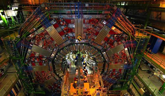 Der Cern-Teilchenbeschleuniger LHC in Genf: Hier kollidierten erstmals Protonenstrahlen mit einer Rekordenergie von 13 TeV.