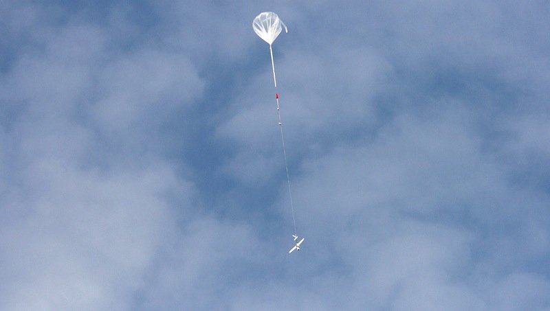 DLR-Wissenschaftler haben ein unbemanntes Segelflugzeug für Forschungsflüge entwickelt sowie eine neue Methode für den Höhenflug. 