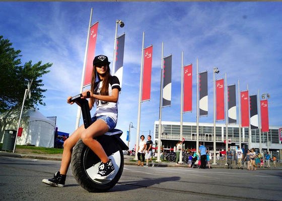 Das Einrad Moto Pogo ist bis zu 25 km/h schnell und hat eine Reichweite von bis zu 30 km.