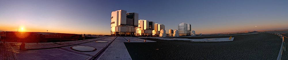 Sonnenuntergang am Very Large Telescop in Chile.