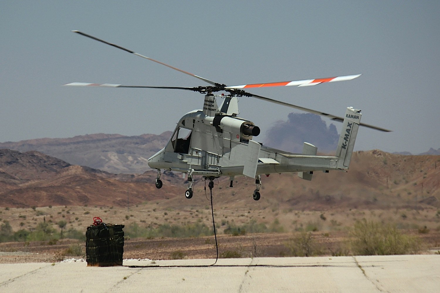 Zwischen 2011 und 2014 übernahm K-MAX Transportaufgaben im Afghanistan-Krieg. Jetzt soll der unbemannte Helikopter Brände löschen und Menschen aus Gefahrensituationen befreien.