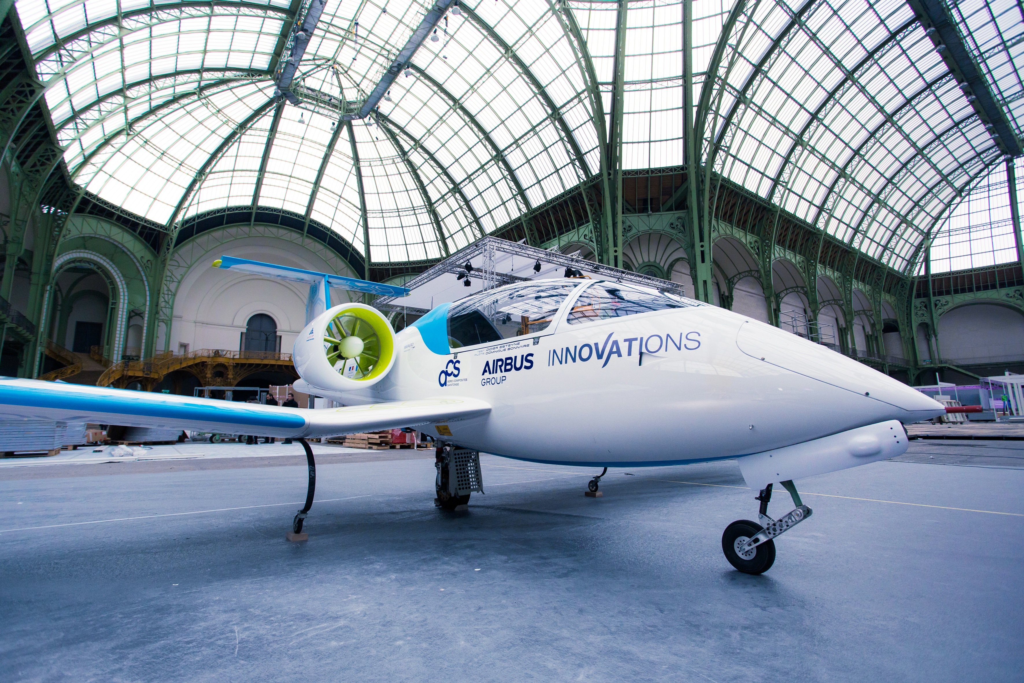 Die E-Fan von Airbus im Grand Palais in Paris: Am 10. Juli hebt das Flugzeug zum ersten Flug eines Elektroflugzeuges über den Ärmelkanal ab.