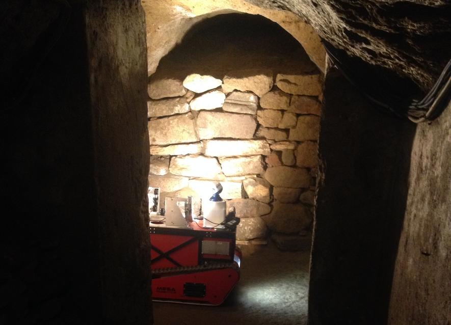 Roboter Rovina aus Bonn erkundet antike Katakomben in Rom