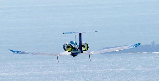 Beeindruckender Blick auf die französische Kanalküste bei Calais: Die E-Fan brauchte 37 min für den Flug vom britischen Lydd nach Calais.