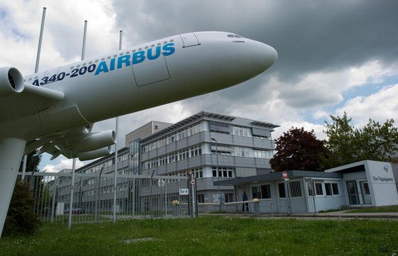 EADS Elbe Flugzeugwerke in Dresden: Der Rüstungskonzern und Flugzeugbauer Airbus, früher EADS, steht nachweislich seit 2005 auf der NSA-Liste interessanter Firmen in Europa. Seitdem versucht der US-Geheimdienst mithilfe des BND Airbus auszuforschen. 2011 wurde der Konzern Opfer einer massiven Spionageattacke, wie jetzt bekannt wurde. 