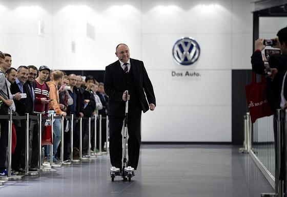 Kleine Tour mit dem "Last Mile Surfer" von VW: Werner Schreiber, Leiter Virtuelle Techniken in der Konzernforschung bei VW.