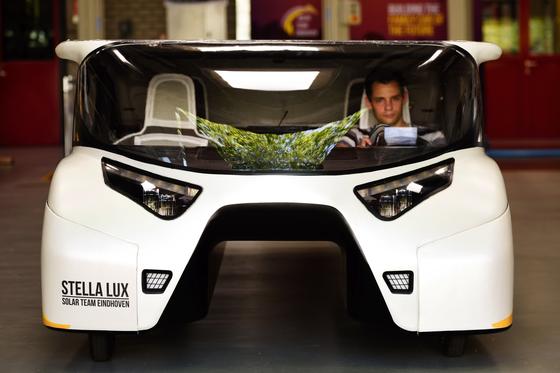 Studenten der TU Eindhoven bauen familientaugliches Solarauto