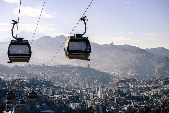 Seilbahn von Doppelmayr in La Paz: Im Endausbau könnten die Seilbahnen rund 15 % des gesamten ÖPNV in der Stadt mit ihren etwa zwei Millionen Einwohnern übernehmen.