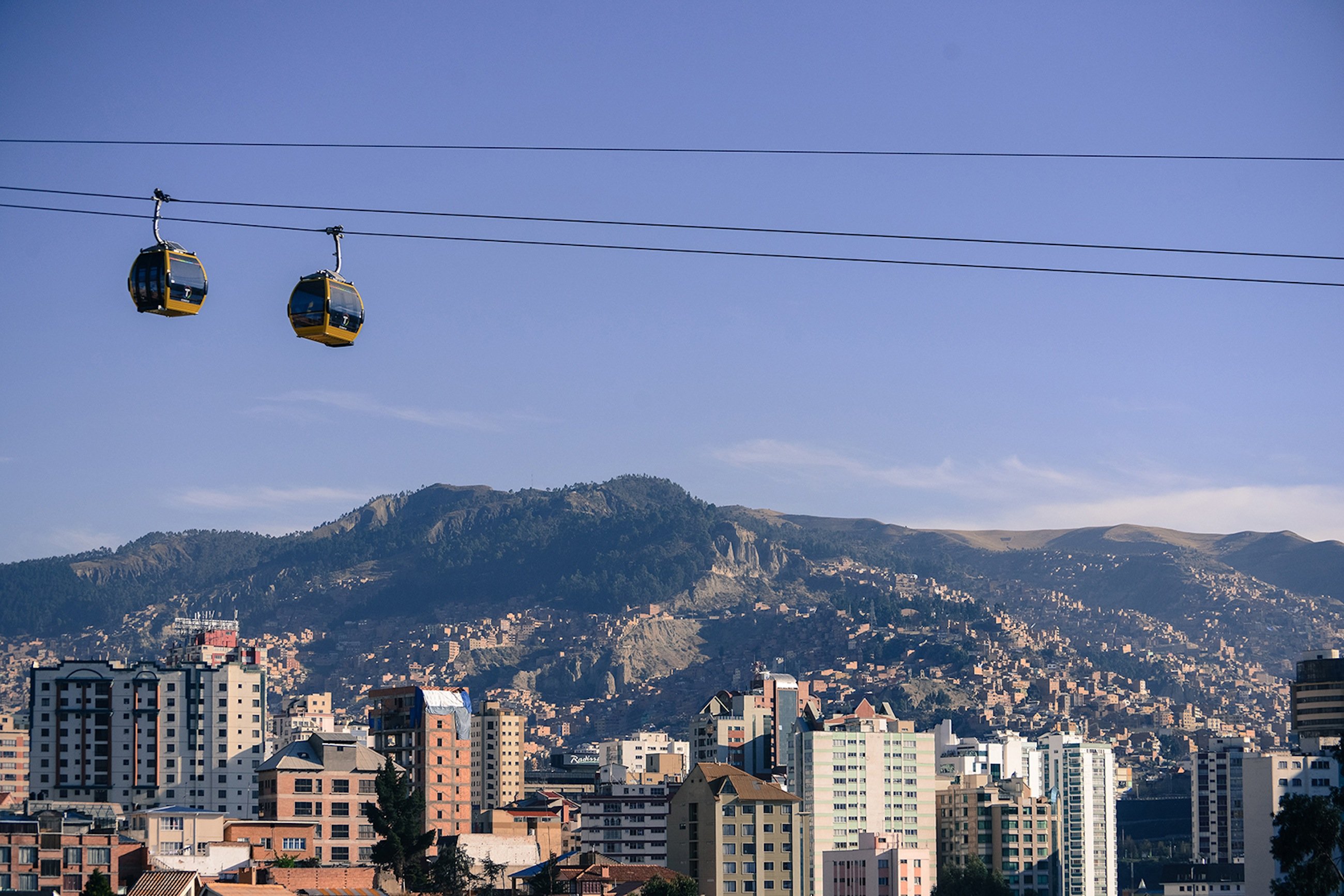 Die Seilbahnen in La Paz kommt bei der Bevölkerung gut an: Nach weniger als einem Jahr Betrieb sind 16 Millionen Fahrten verbucht.