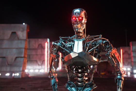 Ein Series T-800-Kampfroboter im Kinofilm "Terminator: Genisys": Jetzt haben sich 2000 führende Wissenschaftler weltweit gegen die Entwicklung autonomer Kampfroboter ausgesprochen.