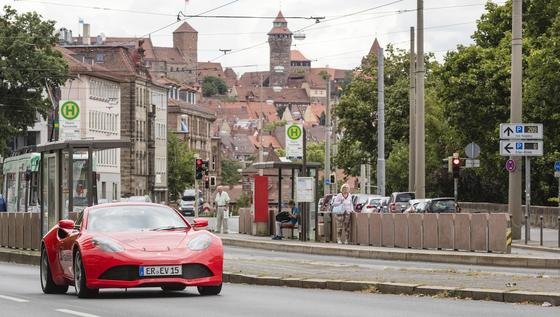 IISB-One bei einer Testfahrt in Nürnberg: Die Ingenieure testen Energiespeicher, Energiemanagement und Antriebssystem.