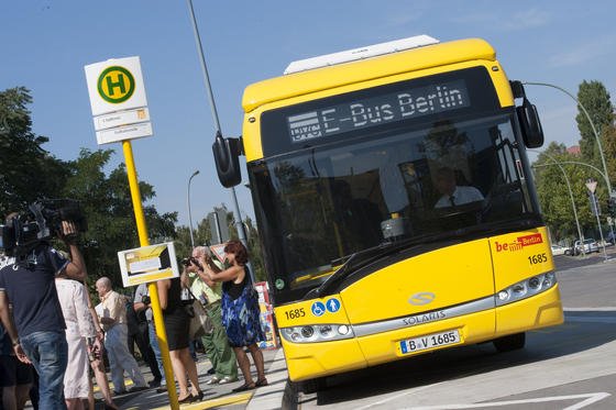 E-Bus Berlin: In einem Pilotprojekt der Berliner Verkehrsbetriebe (BVG) fahren die Busse der Linie 204 vom Zoo zum Südkreuz künftig im Elektrobetrieb. 