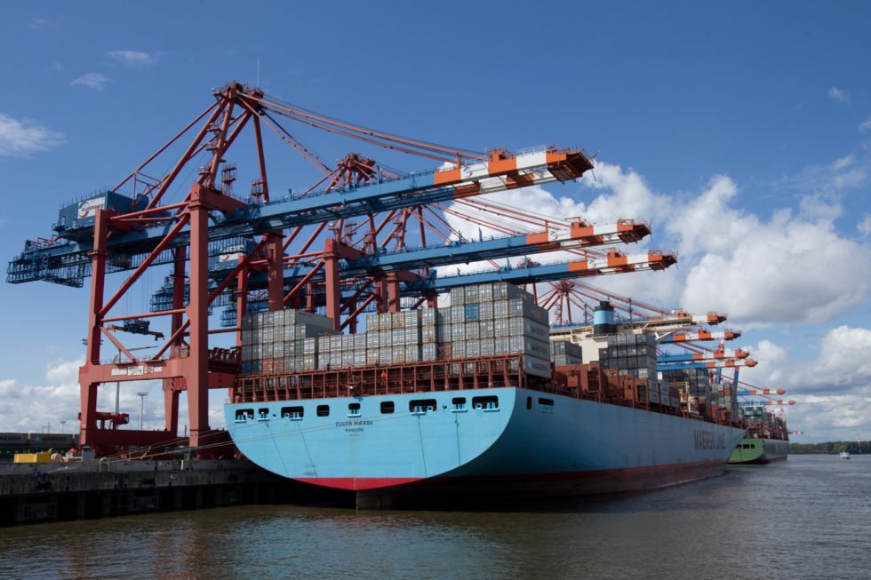 Containerschiff Eugen Maersk am Containerterminal Eurogate im Hafen von Hamburg