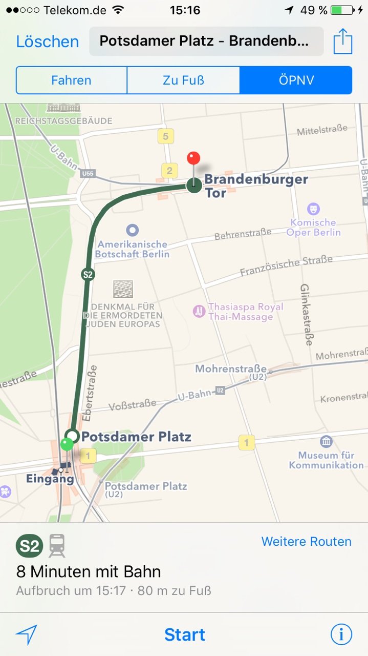 Die Karten-App kann jetzt auch Routen per ÖPNV berechnen. Für Deutschland ist derzeit nur der ÖPNV Berlins verfügbar. 