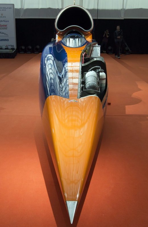 Wie ein Auto mit 1600 km/h schneller als eine Pistolenkugel wird