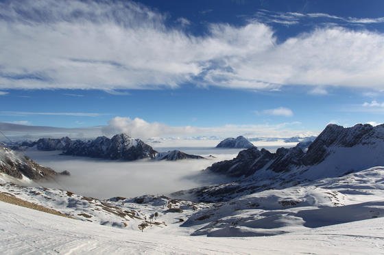 Für Bergsteiger, die auf ihrer Tour auch draußen übernachten, hat das Start-up Polarmond ein Drei-in-Eins-Schlafsystem entwickelt. Auch bei -30 °C lässt es sich darin wohlig schlummern. 