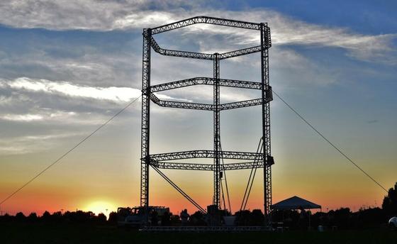 Zwölf Meter hoch ist der Turm, in dem die Iglu-ähnlichen Häuser gedruckt werden. 