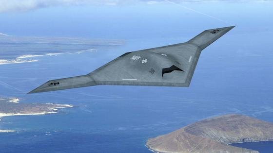 Amerikanische Drohne X-47B: Die neuen KRET-Drohnen weisen als Nurflügel-Flugkörper vom Äußeren her eine auffällige Ähnlichkeit zu dieser auf.