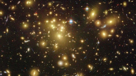 Galaxiehaufen im Universum: Die Suche nach weiterem Leben im All gehört wohl zu den spannendsten. Aktuell sorgt  der Stern KIC 8462852 für Spekulationen über außerirdische Zivilisation.