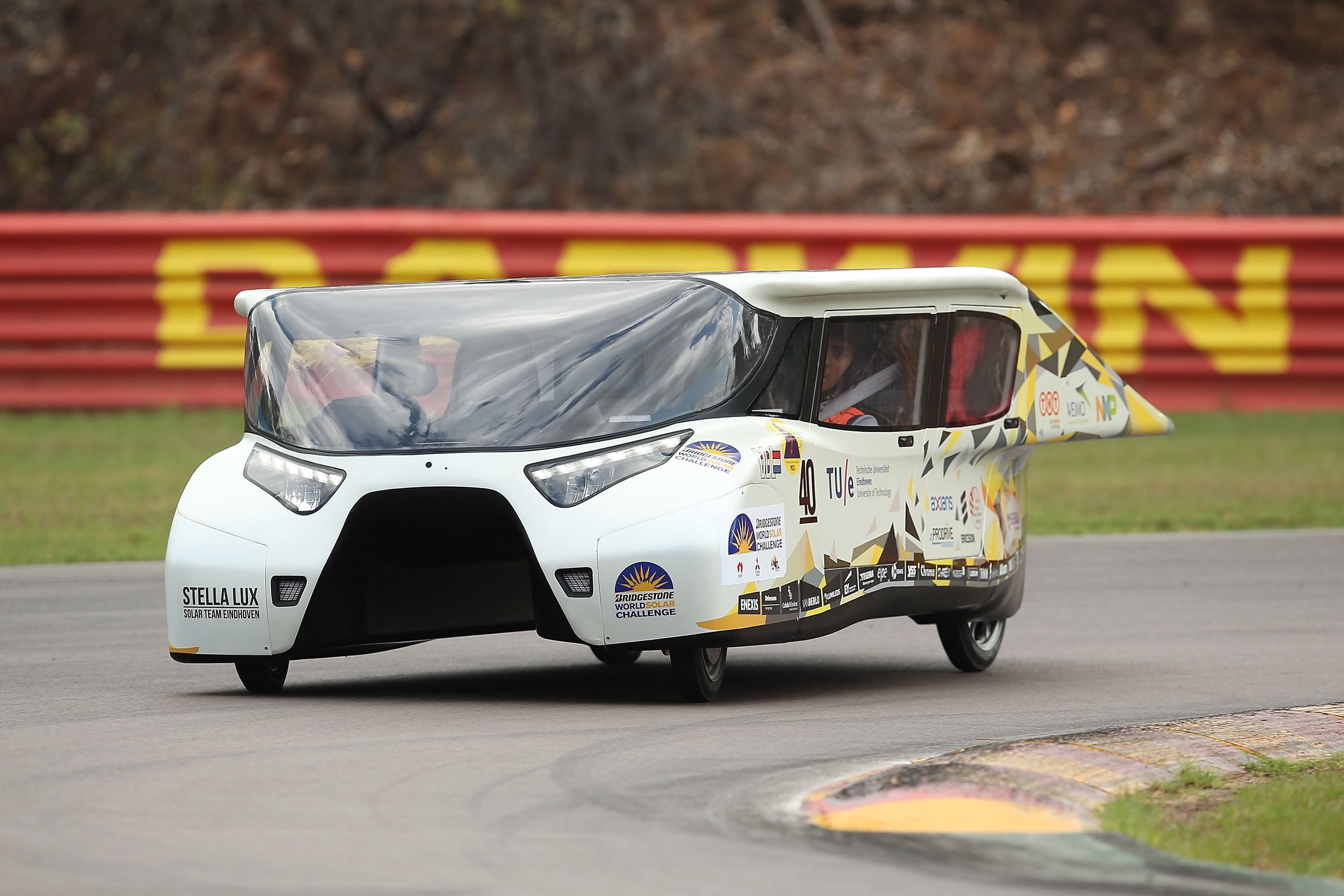 Das Solar Team Eindhoven fuhr bei der Qualifikation mit Stella Lux die Bestzeit.