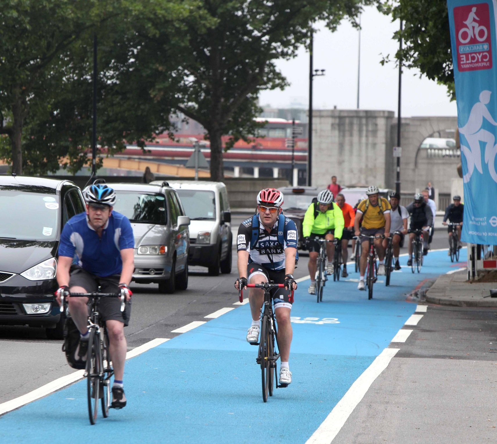 London plant quer durch die gesamte Stadt sogenannte Superhighways für den Radverkehr. Die ersten Routen sind schon realisiert.