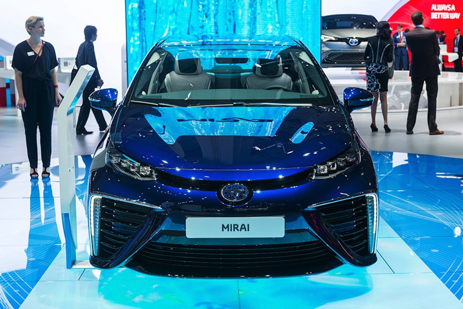 Die Umweltfreundlichkeit des Toyota Mirai hat ihren Preis: Die 25 Besitzer in Deutschland haben jeweils 78.450 € auf den Tisch gelegt.