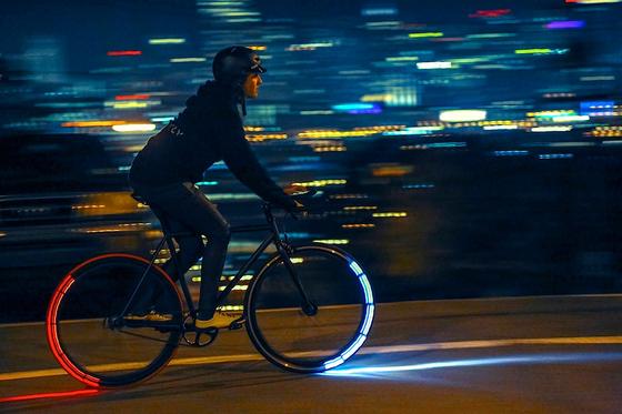 Diese 360-Grad-Fahrradlampe macht Nachtfahrten mit dem Rad viel sicherer 