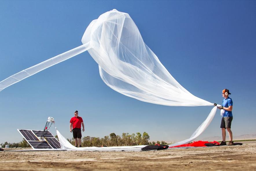 Vorbereitungen für Testballon werden getroffen. 