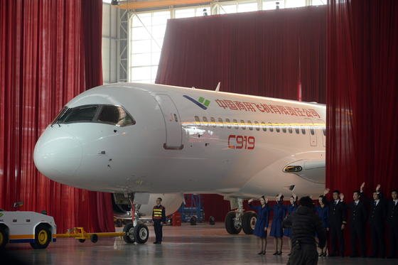 Vorhang auf, Applaus: Das staatliche Unternehmen Comac hat es geschafft und mit dem C919 das erste chinesische Mittelstreckenflugzeug gebaut.