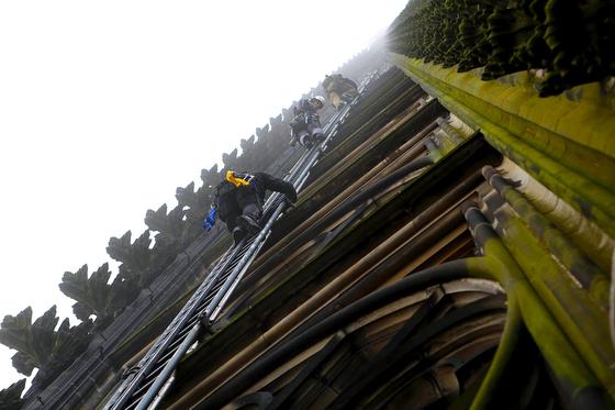 Die Ingenieure müssen schwindelfrei sein, die derzeit mit einem Hochleistungsscanner den Kölner Dom aufnehmen. Die größte Kathedrale nördlich der Alpen soll es künftig auch als hochauflösendes 3D-Modell geben.